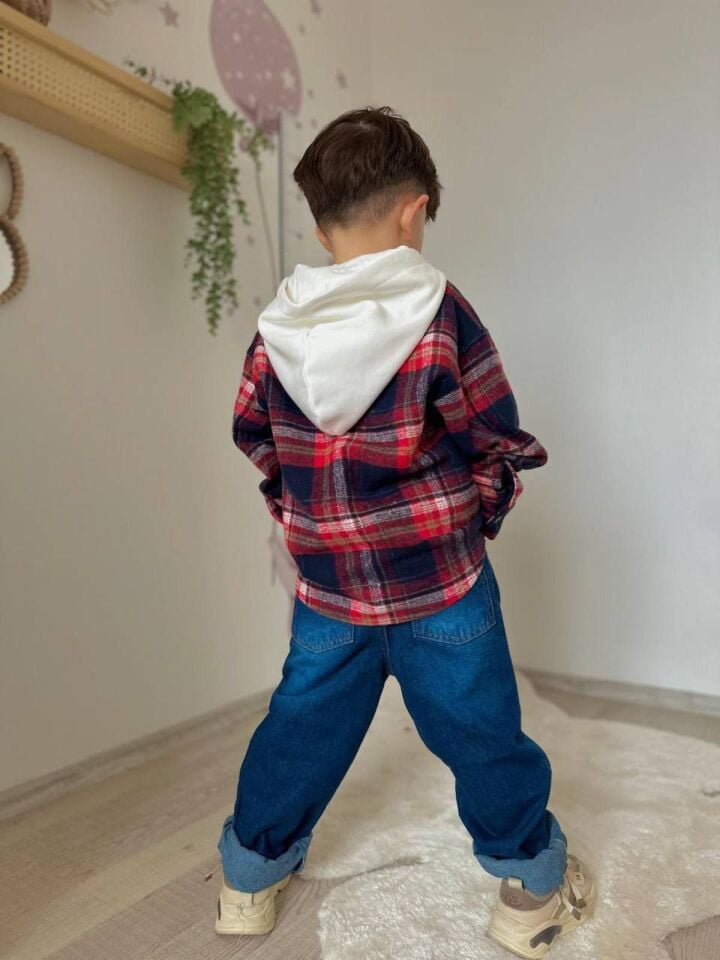 ODUNCU GÖMLEK VE KOT PANTOLONLU TAKIM