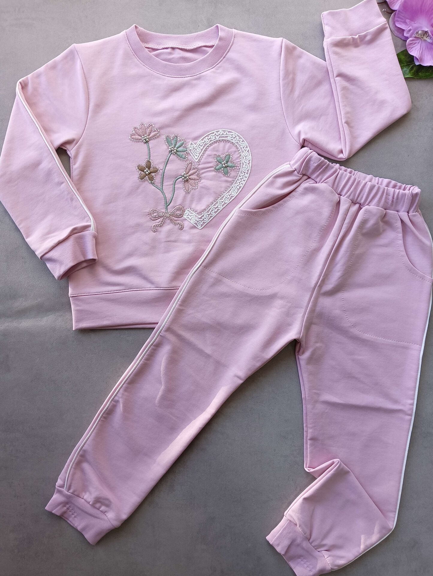 ÇİÇEK VE KALP DESENLİ MEVSİMLİK KIZ TAKIMI