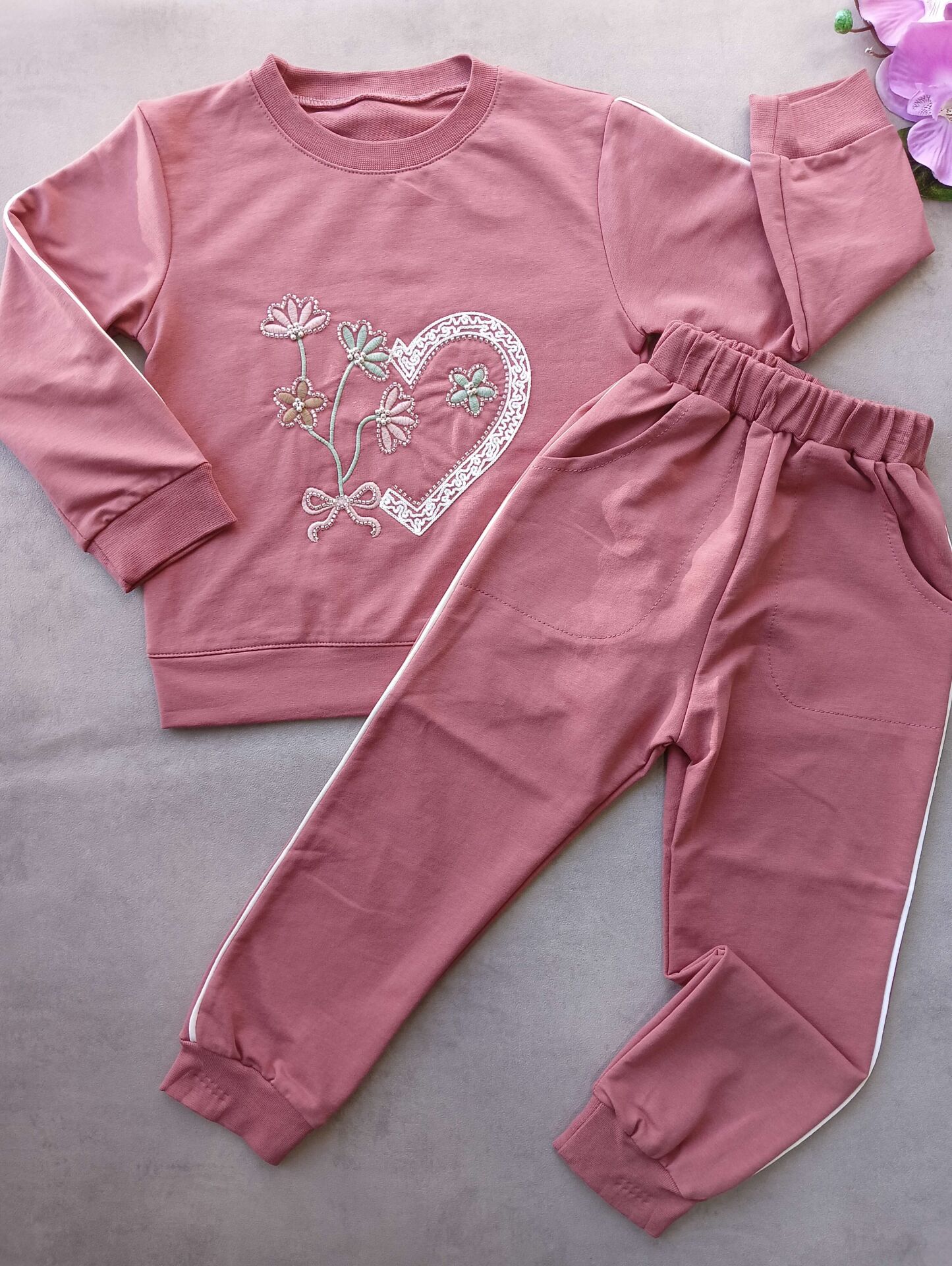 ÇİÇEK VE KALP DESENLİ MEVSİMLİK KIZ TAKIMI