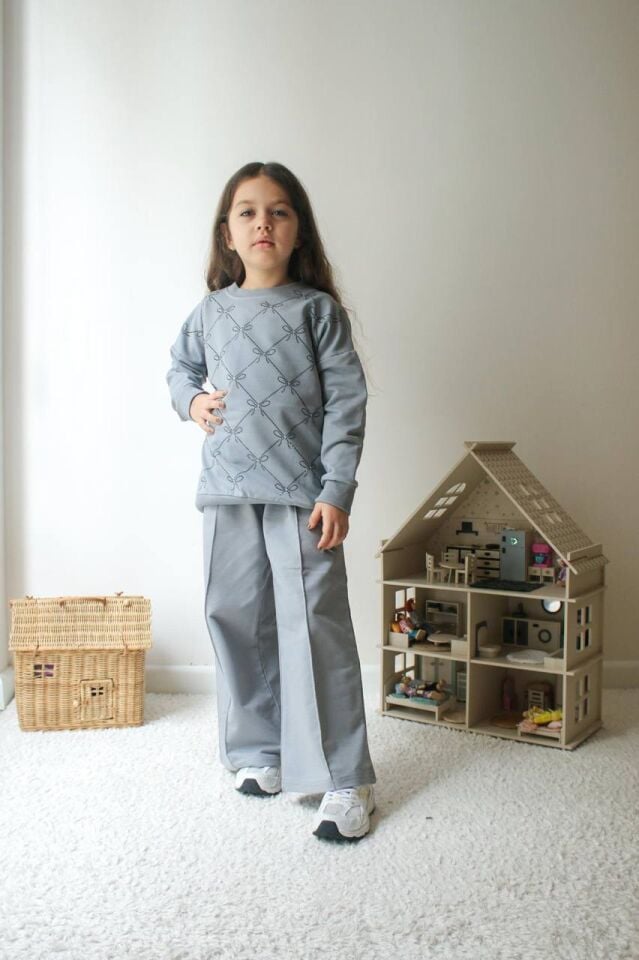 TAŞ SÜSLEMELİ MEVSİMLİK KIZ TAKIMI