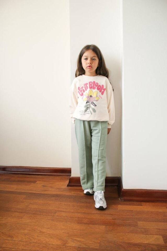 ÇİÇEK BASKILI MEVSİMLİK KIZ ÇOCUK TAKIMI