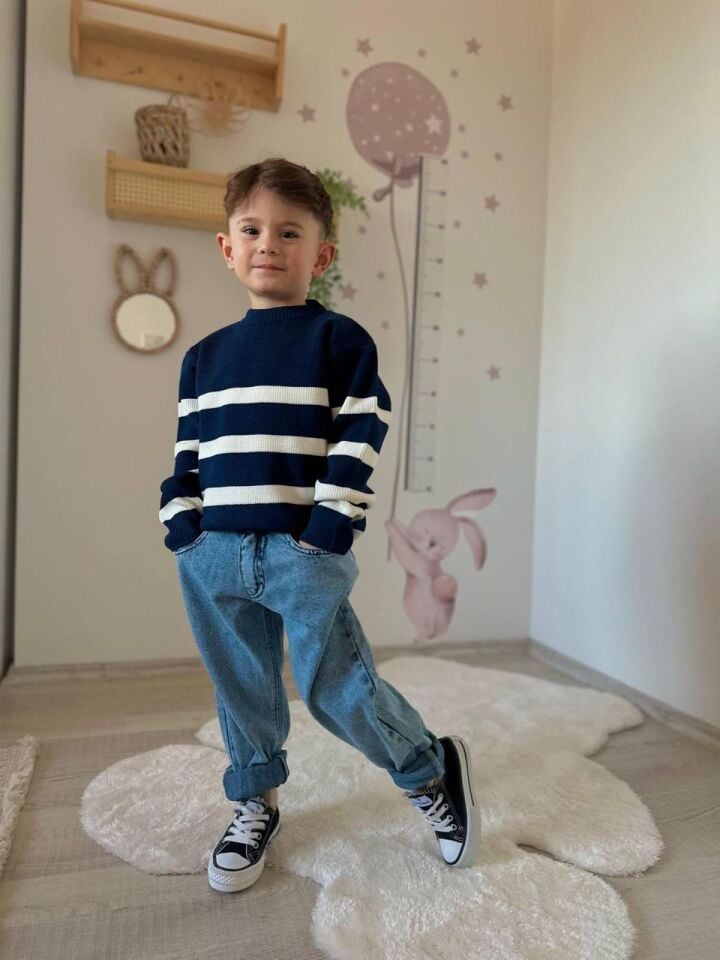 TRİKO KAZAK VE KOT PANTOLONLU TAKIM