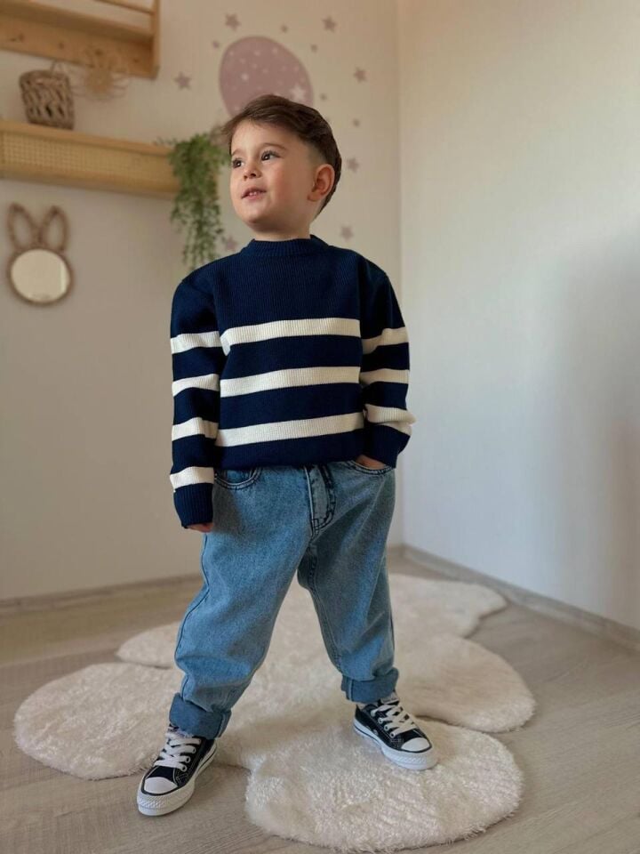 TRİKO KAZAK VE KOT PANTOLONLU TAKIM